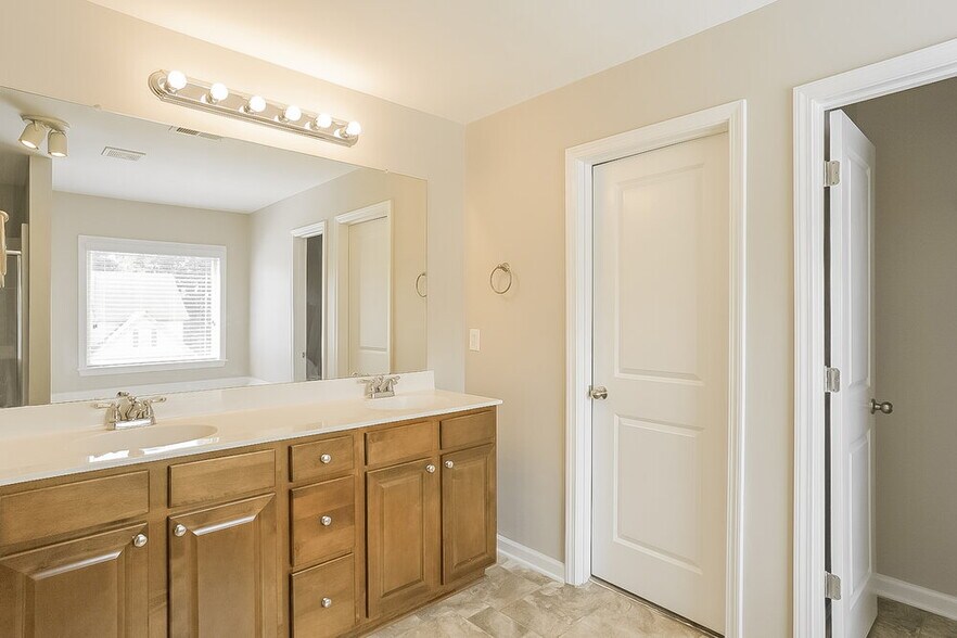 Building Photo - 3253 Willow Meadow Ln