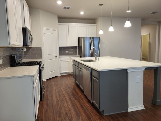 Building Photo - Ready for Move-In