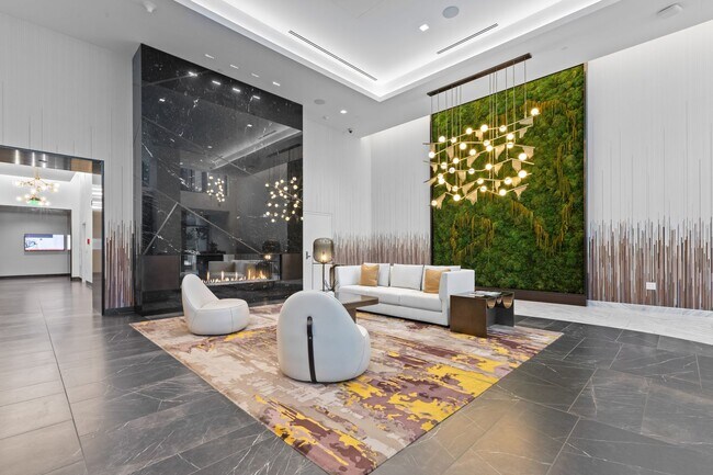 Building Photo - Luxury Executive Condo w/AC in the Heart o...