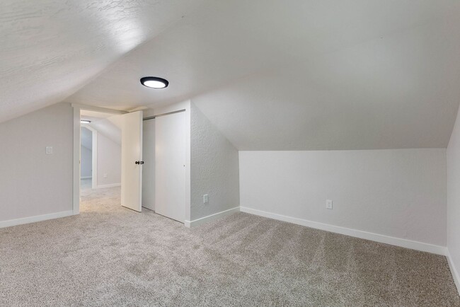 Building Photo - Darling 4 Bed, 2 Bath Home in Spokane!