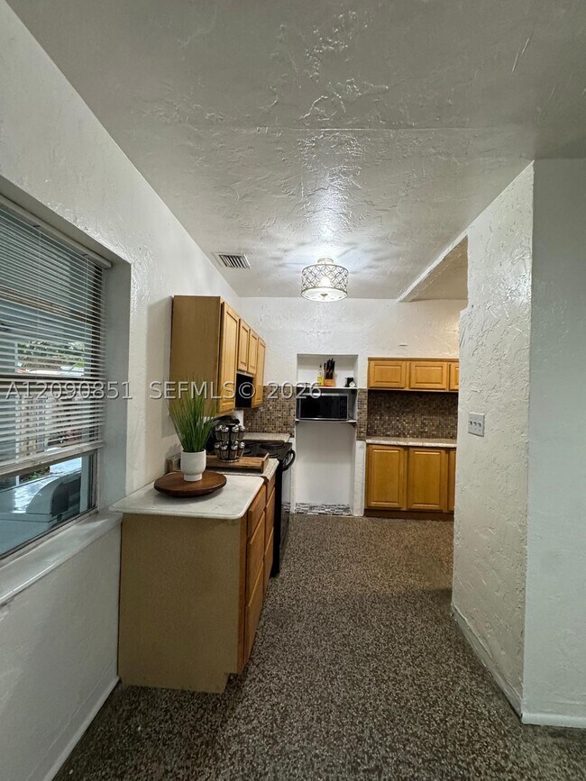 Building Photo - 1416 SW 27th St
