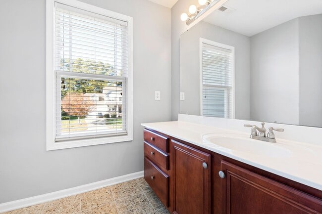 Building Photo - Beautiful 5 Bedroom Home in Dansforth Neighborhood