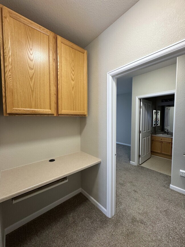 Building Photo - 8465 S Holland Way