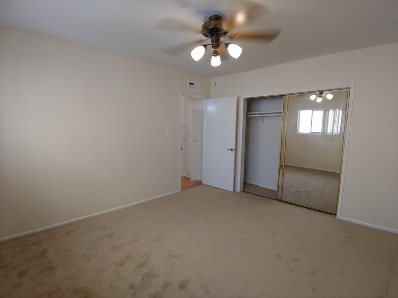 3 - 1115 Rexford Dr
