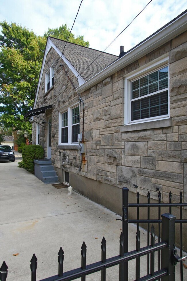 Building Photo - 2324 Emerson Ave