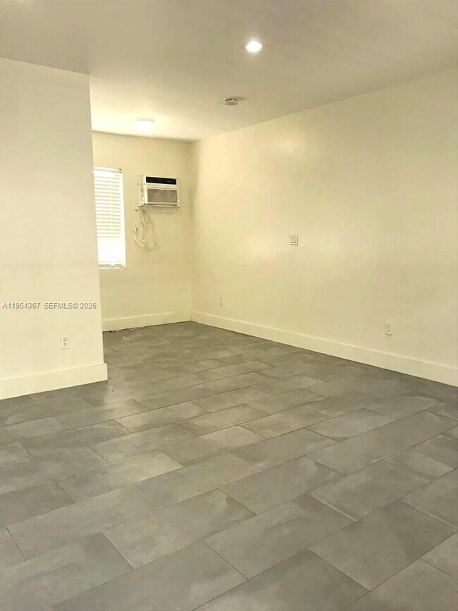 Building Photo - 17031 NE 21st Ave