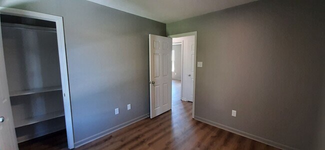 Building Photo - 426 Summer Dr
