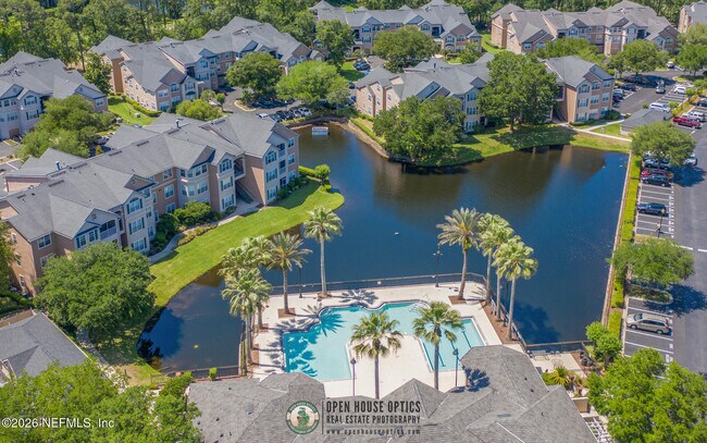 Building Photo - 13810 Sutton Park Dr N