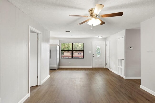 Building Photo - 36124 E Spring Lake Blvd