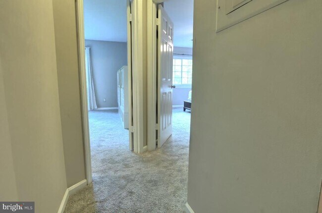 Building Photo - 5704 Chapman Mill Dr