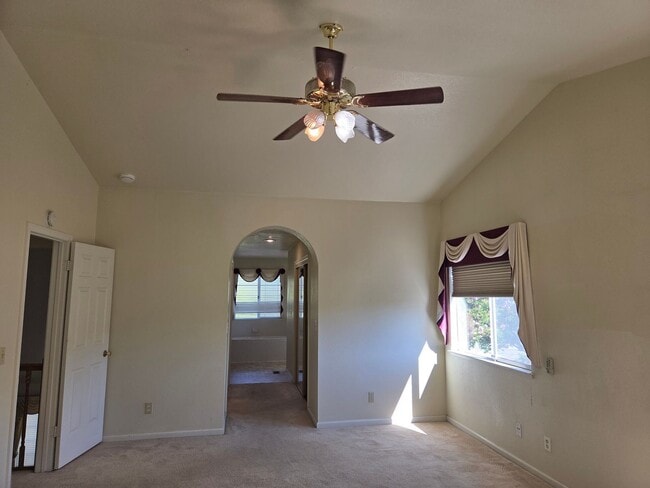 Building Photo - Spacious Laurel Creek Home