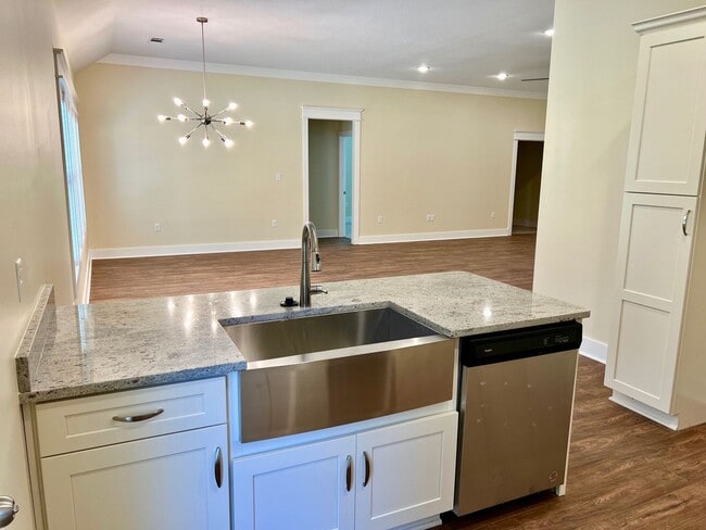 Building Photo - FOR Rent – 3 Bedroom, 2 Bath!