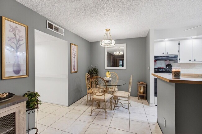 Building Photo - 15496 Lakes of Delray Blvd