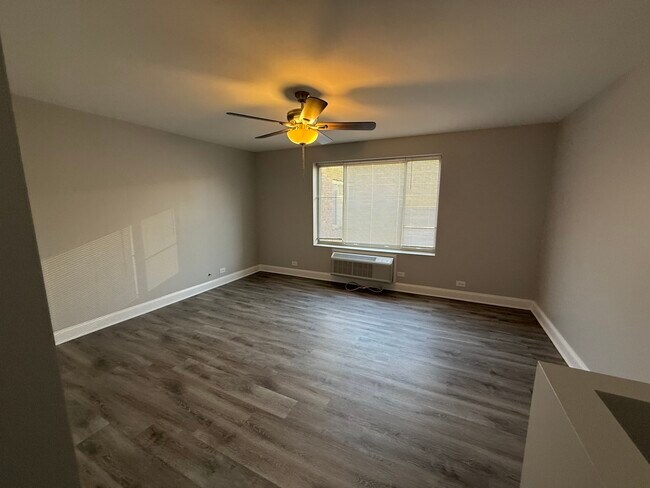 Building Photo - 744 W Gordon Terrace