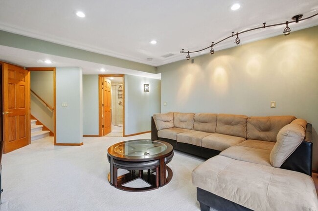 Building Photo - Pet-Friendly 3BR, 1/3.4 Home in Apple Vall...