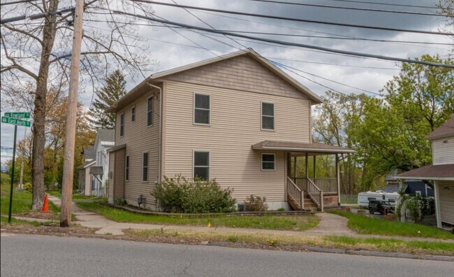 Building Photo - 14 Rowland St