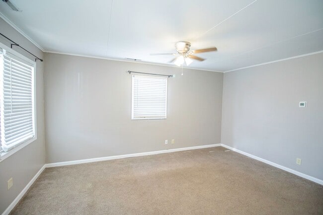 Building Photo - CENTRALLY LOCATED 2 BEDROOM HOME