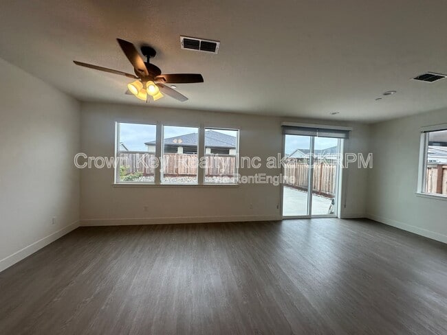 Building Photo - 657 Heathridge St