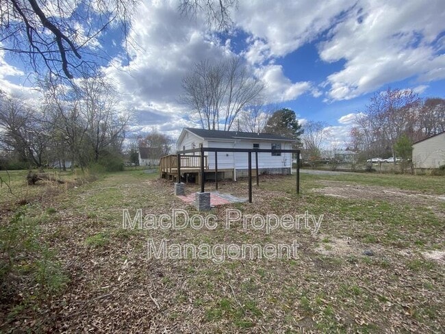 Building Photo - 6037 Rosedale Dr