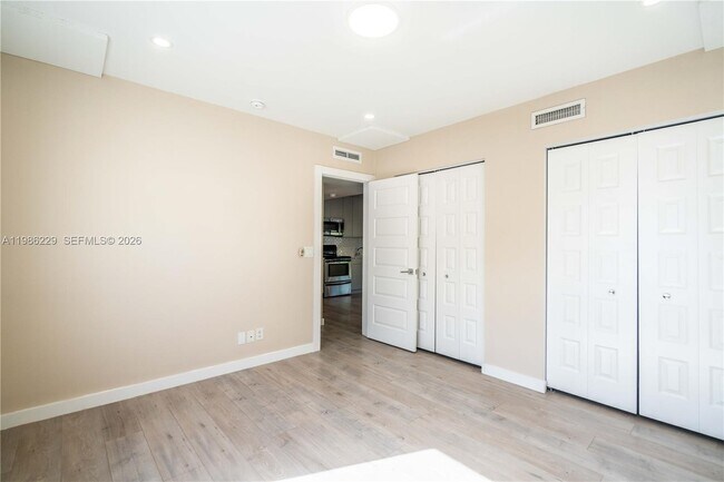 Building Photo - 2400 NE 26th St