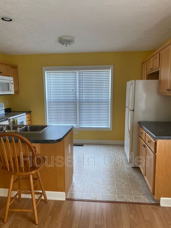 Building Photo - 47 Deer Meadows Dr