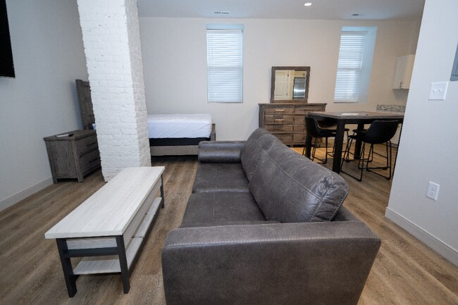 Building Photo - 103 N 1st St