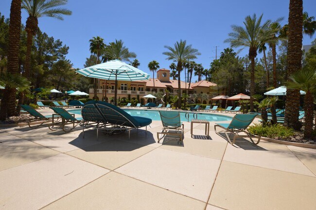 Building Photo - 210 E Flamingo Rd