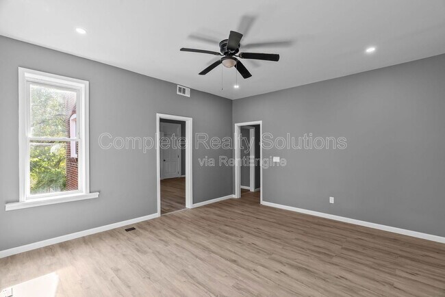 Building Photo - 3456 Chippewa St