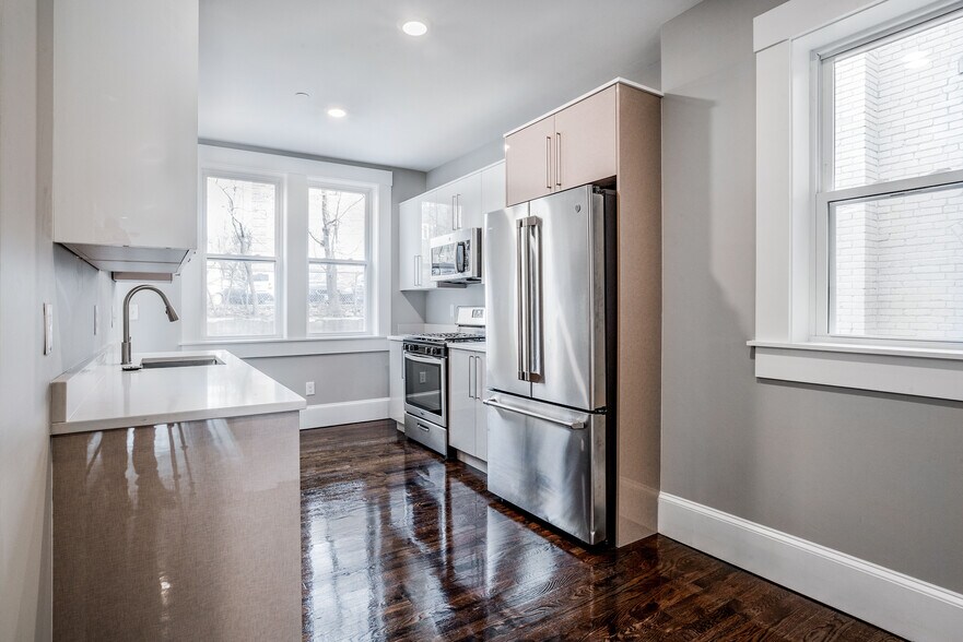Primary Photo - 59 Strathmore Rd