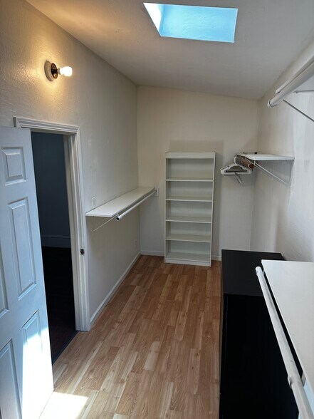 Closet - 932 60th St