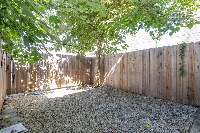 Building Photo - 2711 Oakford St