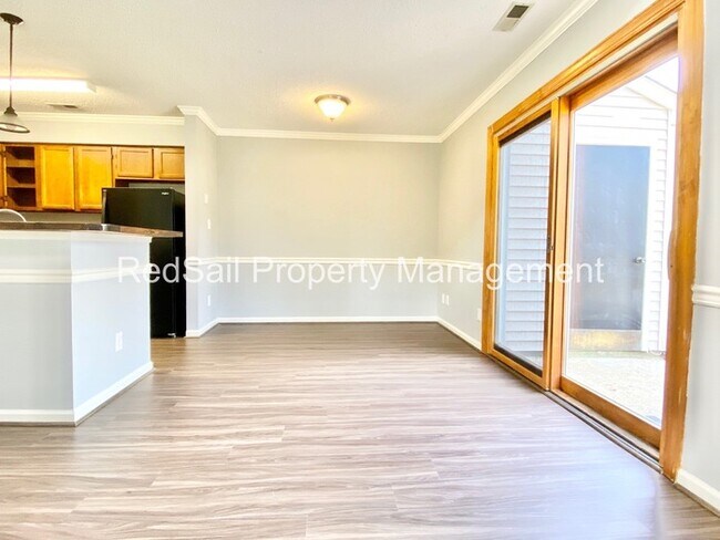 Building Photo - Yorktown Crossing Townhouse!!!