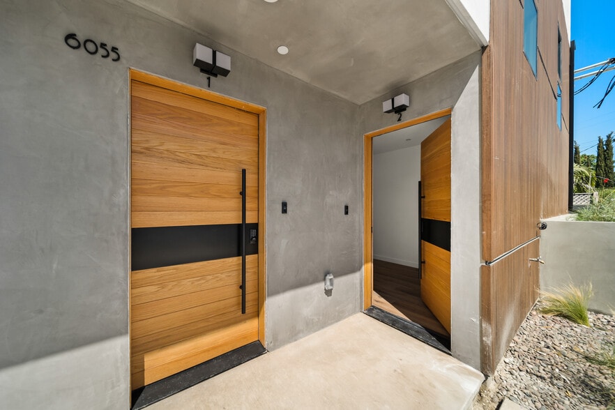 Building Photo - 6049 Craner Ave