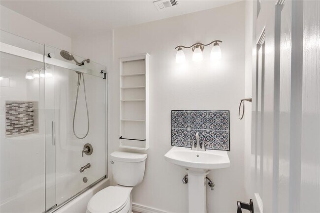 Building Photo - 6407 Back Bay Ln