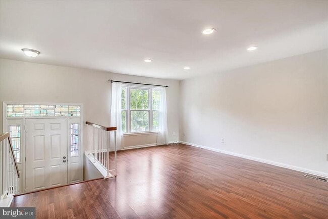 Building Photo - 8830 Thomas Lea Terrace