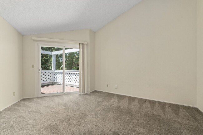 Building Photo - Beautiful 2-Bedroom 2.5Bathroom Mountain View Townhome