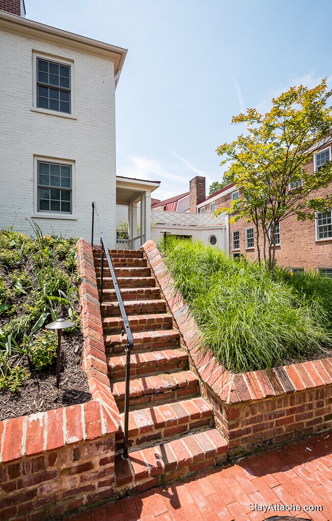 Building Photo - 615 D Street SE, Washington, DC 20003