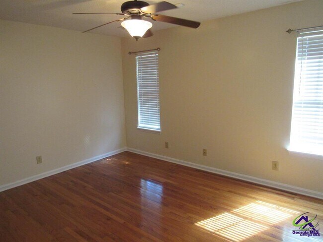 Building Photo - 100 Sunchase Ct