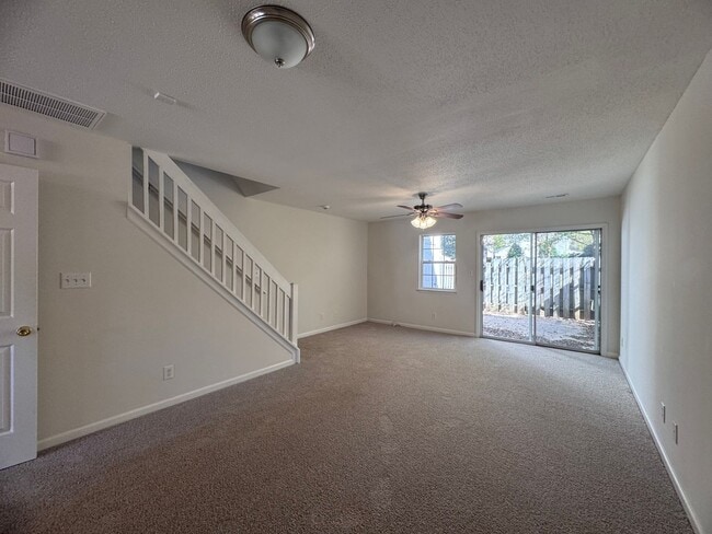 Building Photo - Wonderful 2BR 2.5BA Townhome with All Appl...