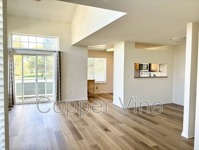 Building Photo - 930 Button Rock Dr