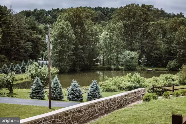 Building Photo - 284 Hickory Dr