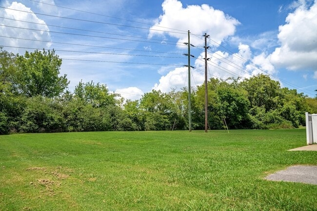 Building Photo - 1190 Meadowview Dr