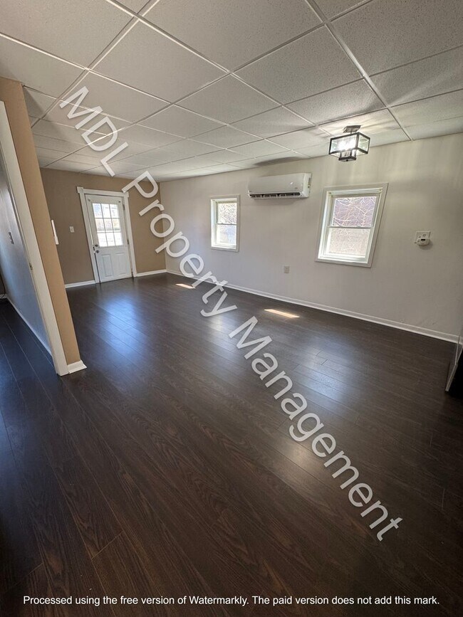 Building Photo - 206 Harold St