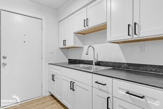 Building Photo - Updated 2Bdm 1Ba in Apartment Community!