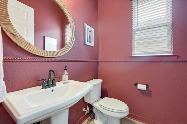 Building Photo - 4902 Seadrift Dr