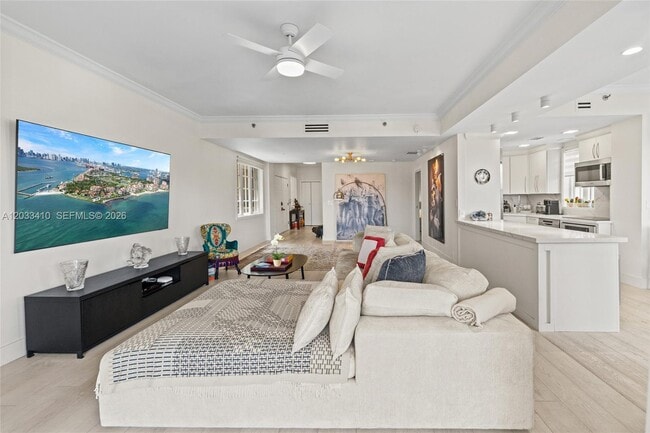 Building Photo - 19122 Fisher Island Dr