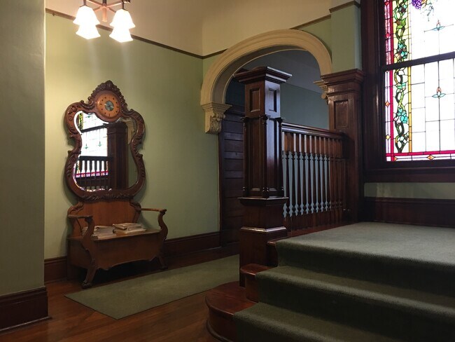 Building Photo - 4514 Prytania St