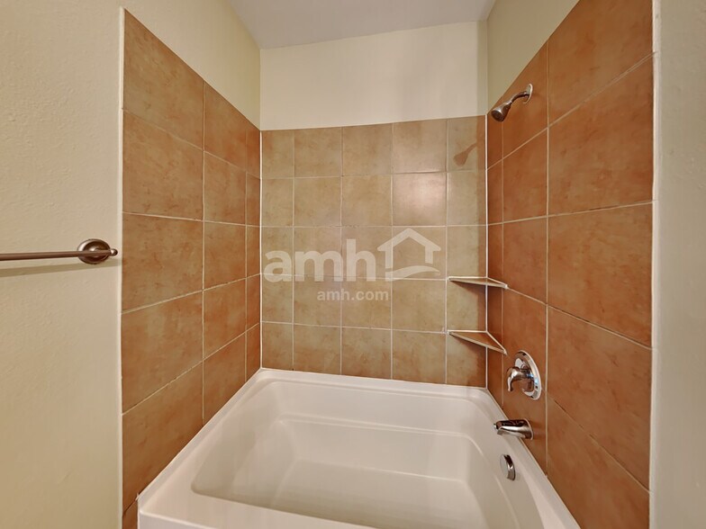 Building Photo - 3706 Boxwood Dr