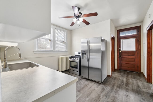 Building Photo - 10226 S Charles St