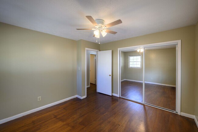 Building Photo - Updated 5BR Home in Morrow with New Carpet and Spacious Yard